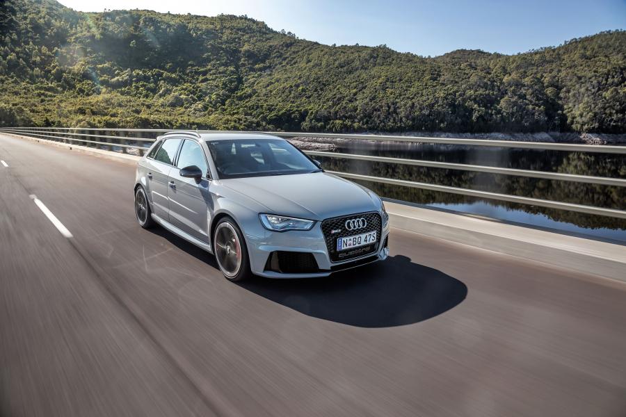  Audi RS3 Sportback (8V) 2015 года  (AU) (фото 11 из 30)
